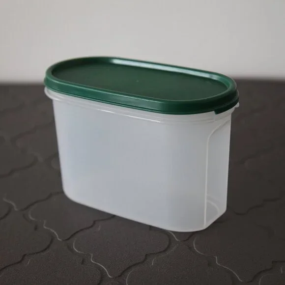 4 3/4 cups Tupperware Container - Picture 1 of 10